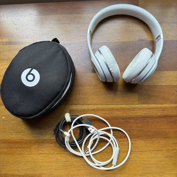Beats By Dre. Solo 3 Wireless On Ear Headphones Silver